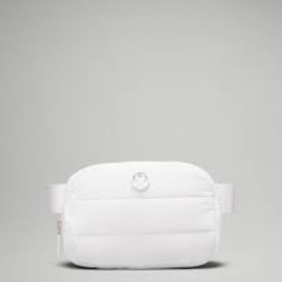 LULULEMON Wunder Puff - Everywhere Belt Bag - WHITE - NWT - Picture 1 of 9